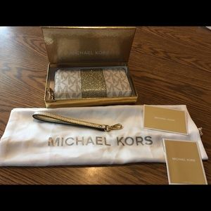 Michael Kors Jet Set Center Stripe Wallet